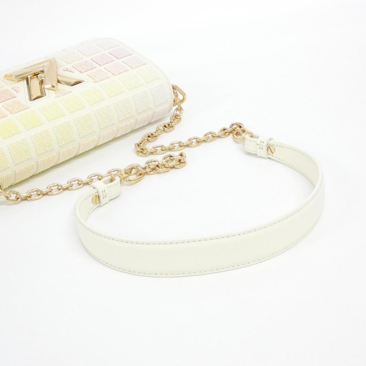 LOUIS VUITTON Twist M24818 肩背包 4
