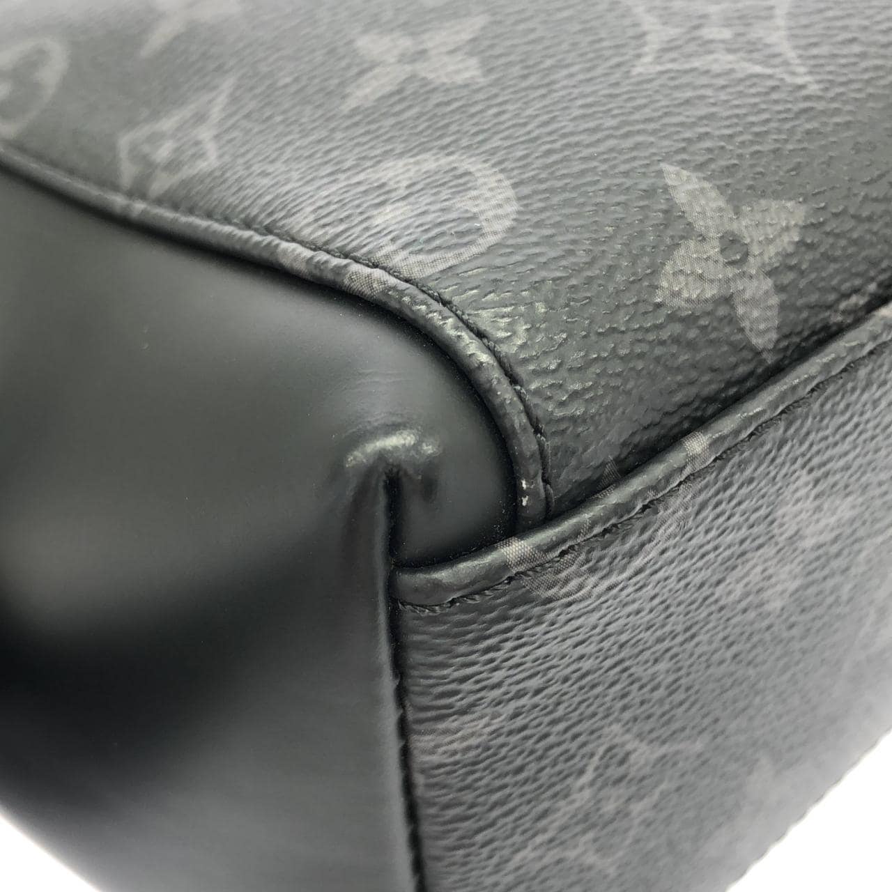 LOUIS VUITTON Eclipse M40511 肩背包 Monogram 3