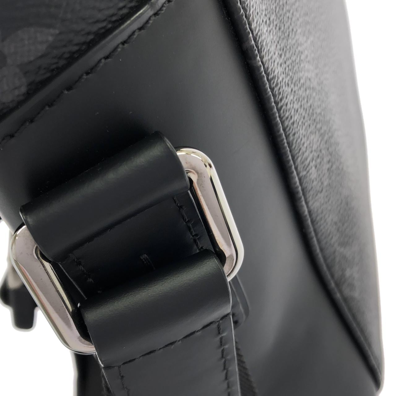 LOUIS VUITTON Eclipse M40511 肩背包 Monogram 4