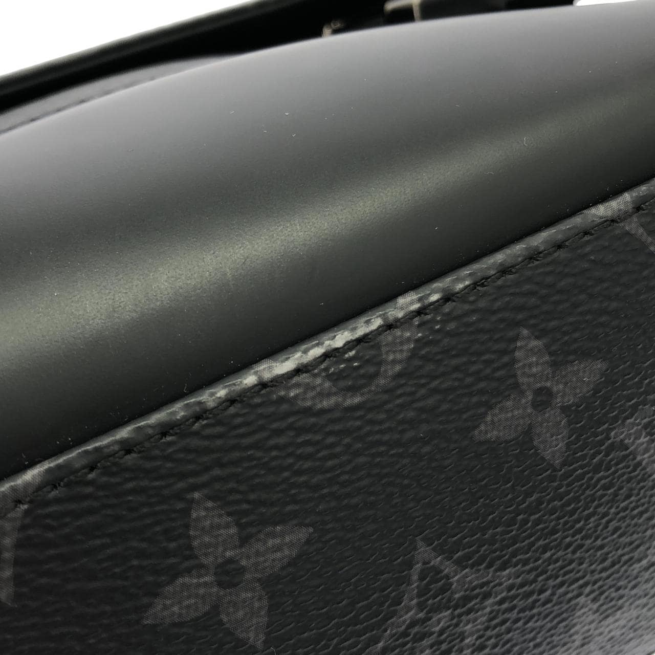 LOUIS VUITTON Eclipse M40511 肩背包 Monogram 5