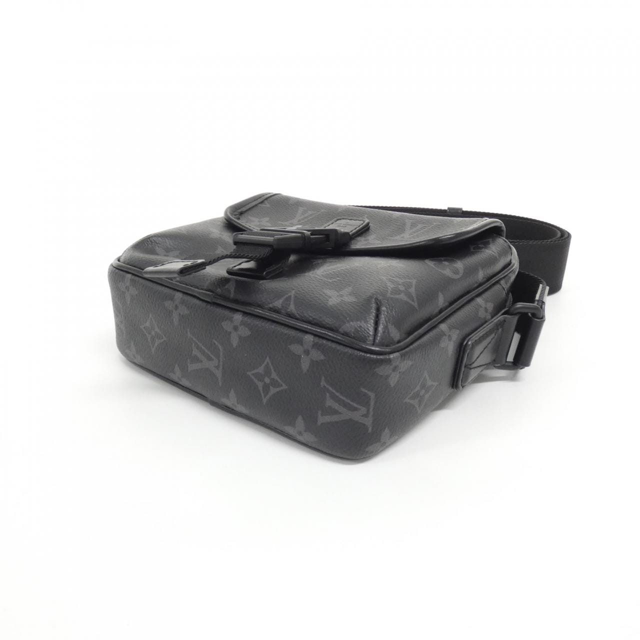 LOUIS VUITTON Eclipse M12518 肩背包 Monogram 3
