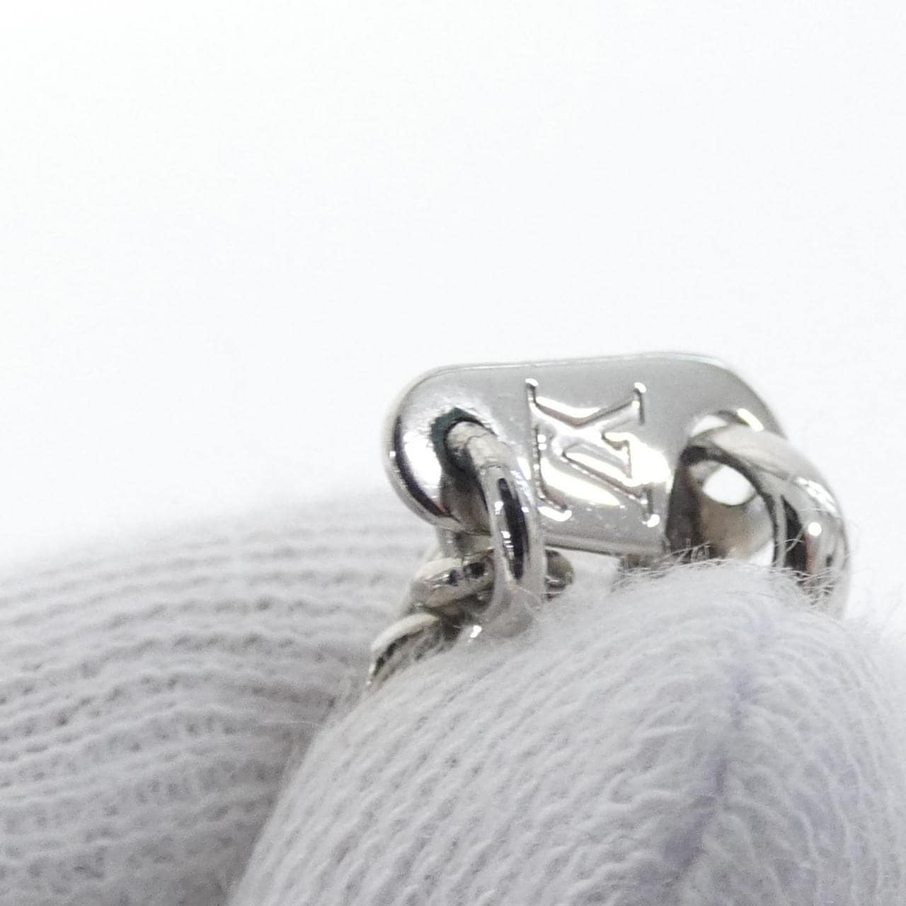 LOUIS VUITTON M02739 Accessories 3