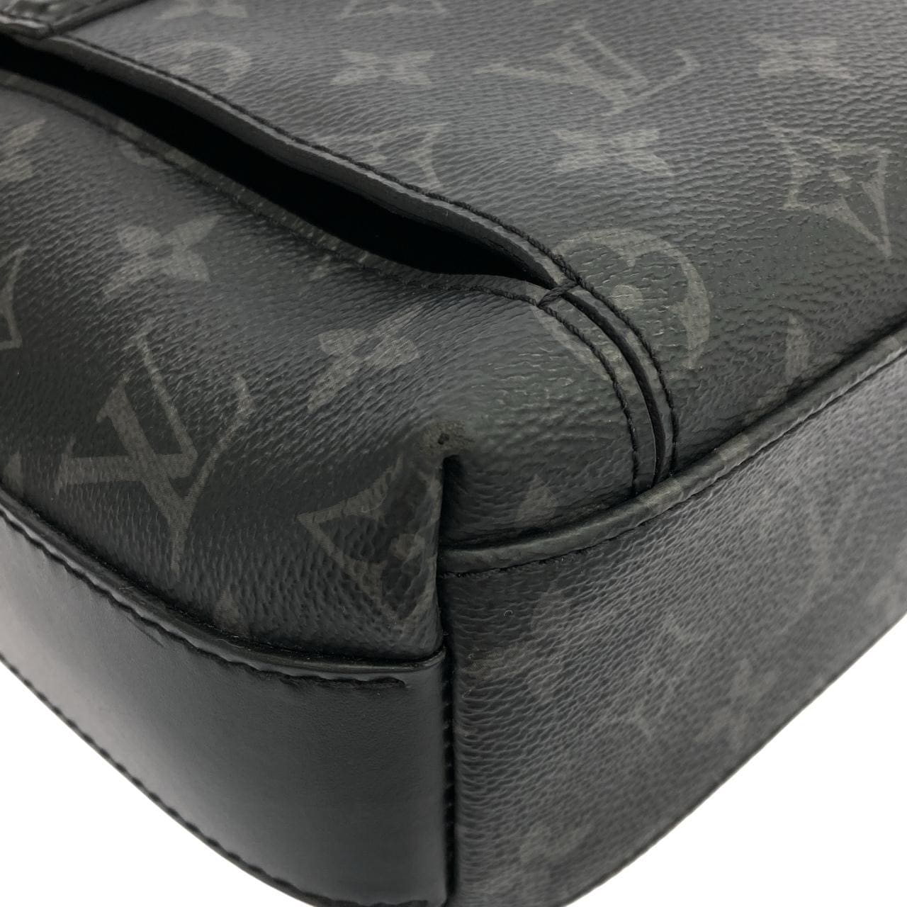 LOUIS VUITTON Eclipse M44223 肩背包 Monogram 3