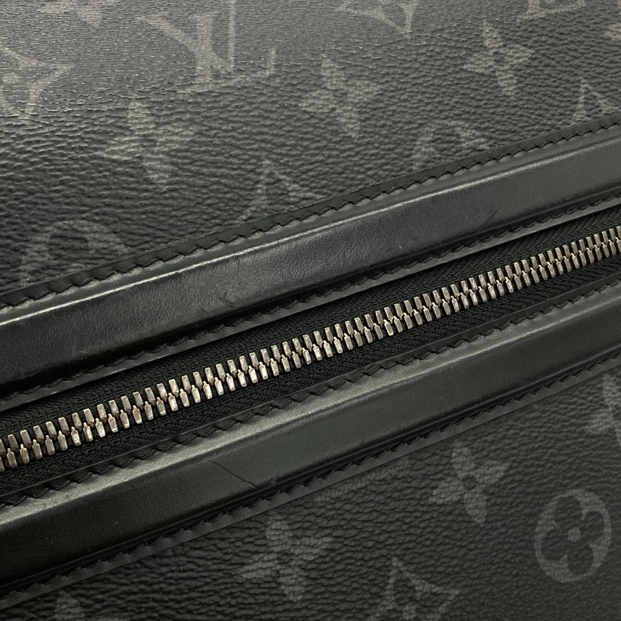 LOUIS VUITTON Eclipse M44223 肩背包 Monogram 4
