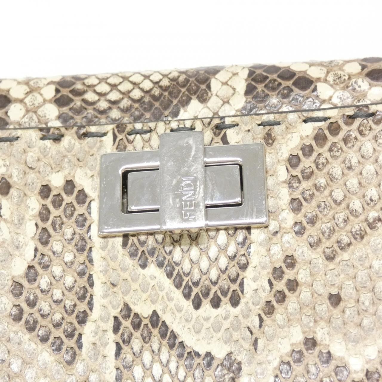 FENDI Peekaboo 8M0359 6DJ 銀包 蟒蛇皮 3