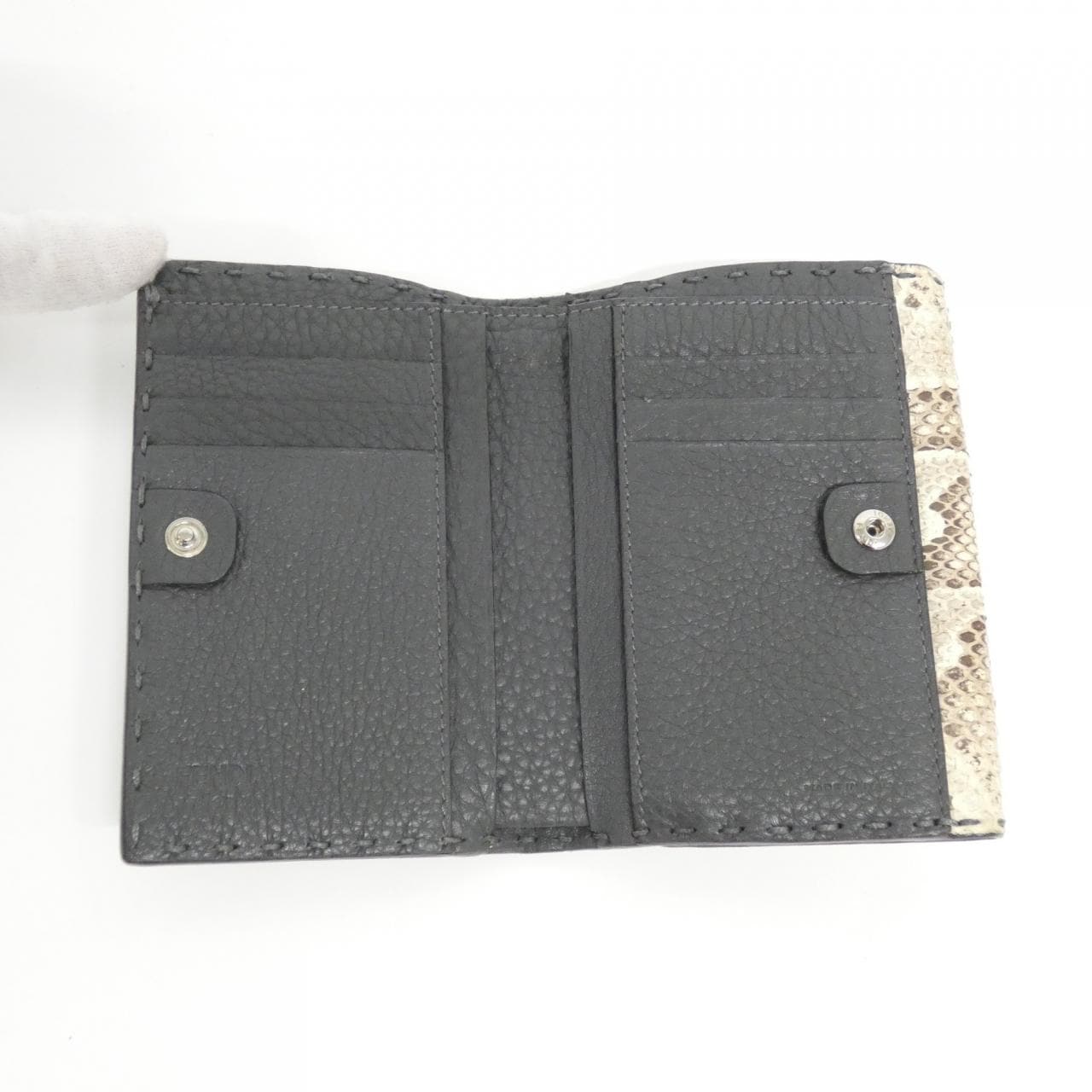 FENDI Peekaboo 8M0359 6DJ 銀包 蟒蛇皮 4