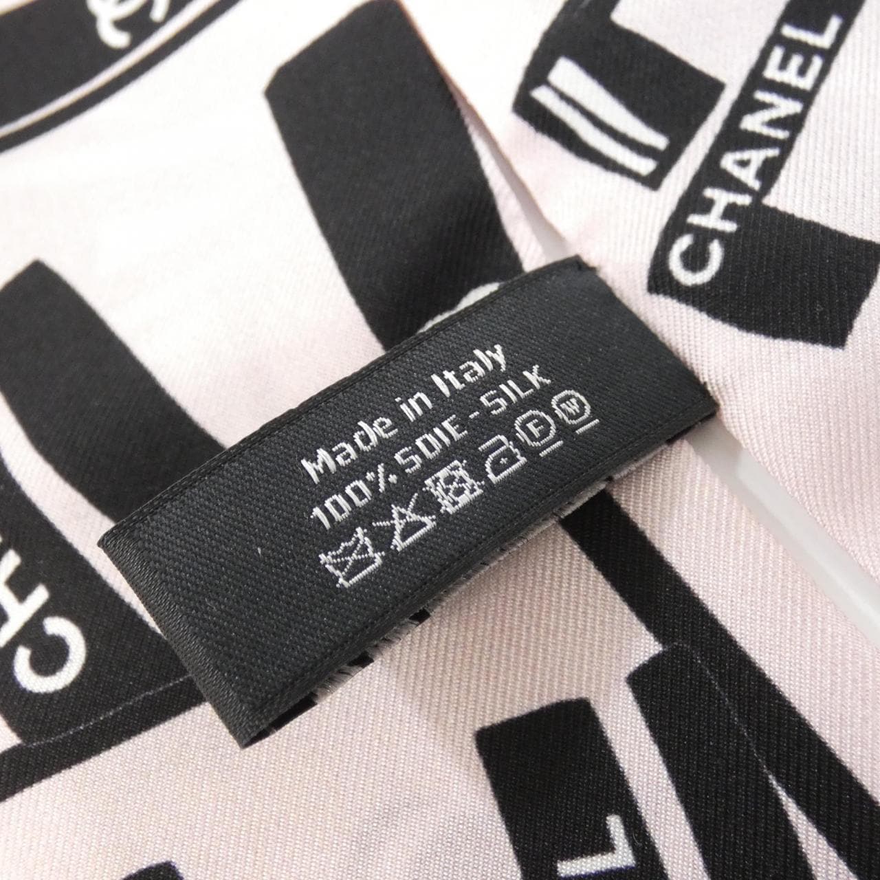 CHANEL AA8527 3
