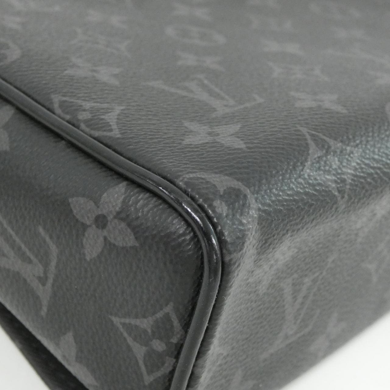 LOUIS VUITTON District M44000 肩背包 Monogram 3