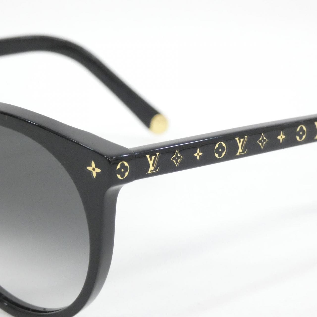 LOUIS VUITTON Z2004E Sunglasses Monogram 4