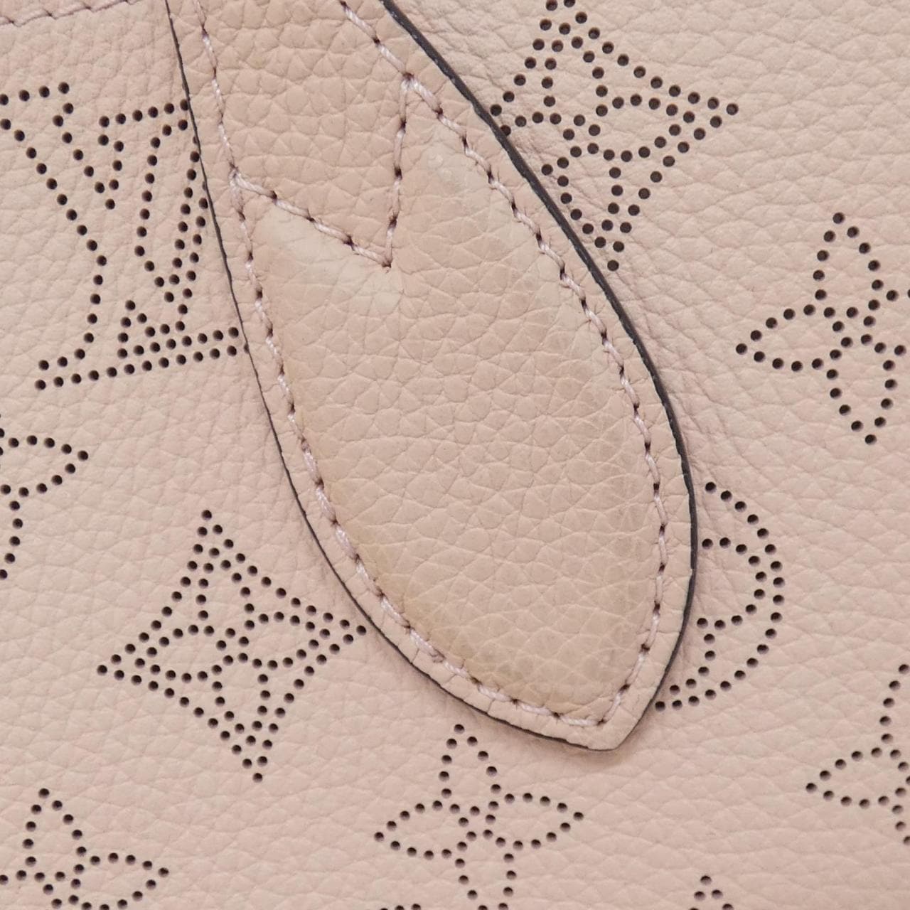 LOUIS VUITTON Mahina M23196 手提包 4