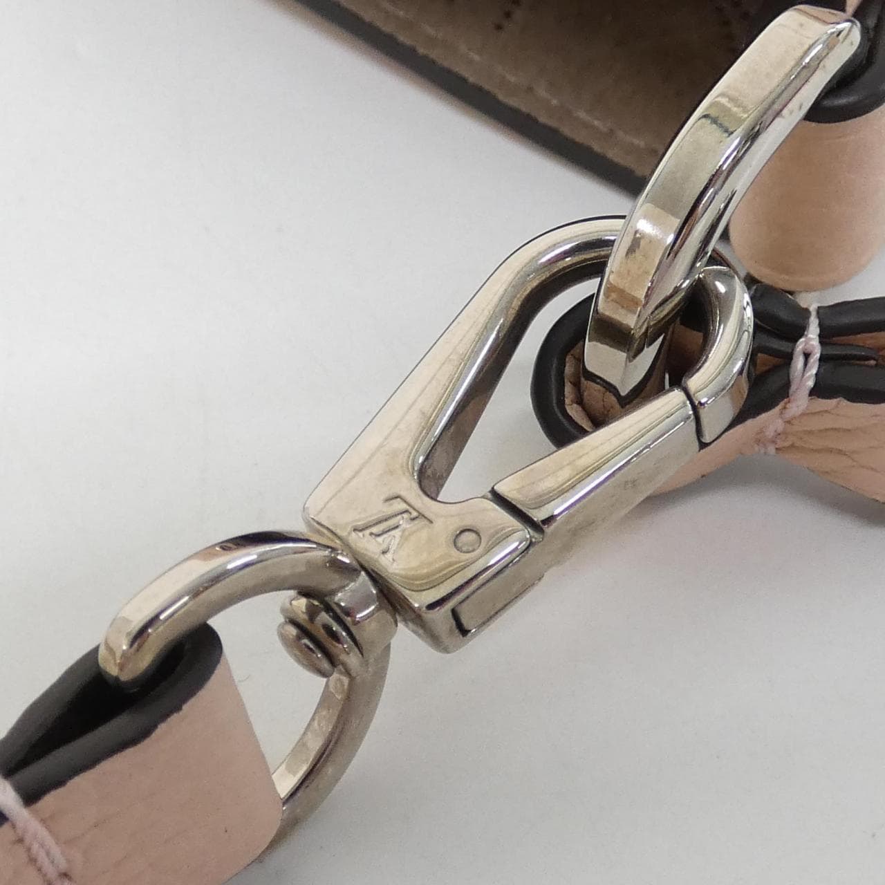 LOUIS VUITTON Mahina M23196 手提包 5