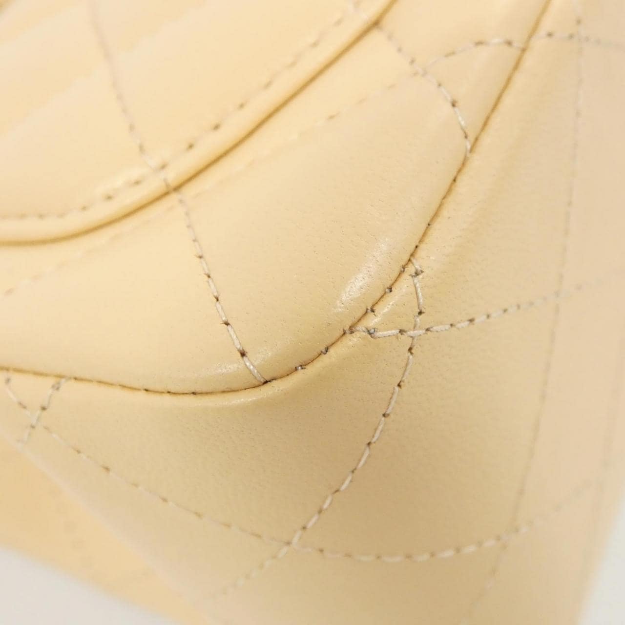 CHANEL Matelasse 35200 Shoulder Lambskin 3