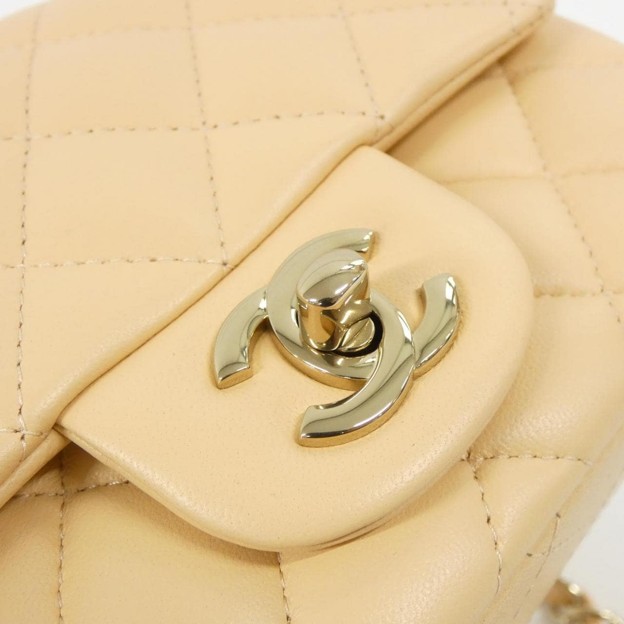 CHANEL Matelasse 35200 Shoulder Lambskin 5