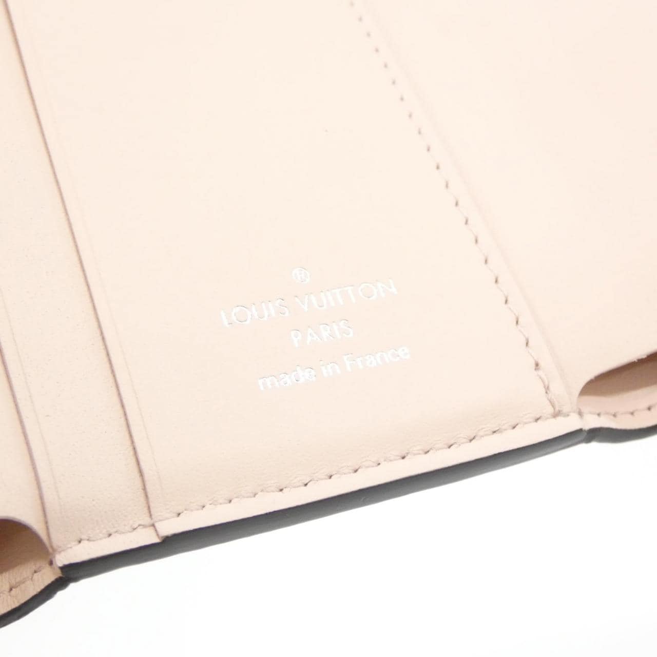 LOUIS VUITTON Mahina M82795 Wallet 4