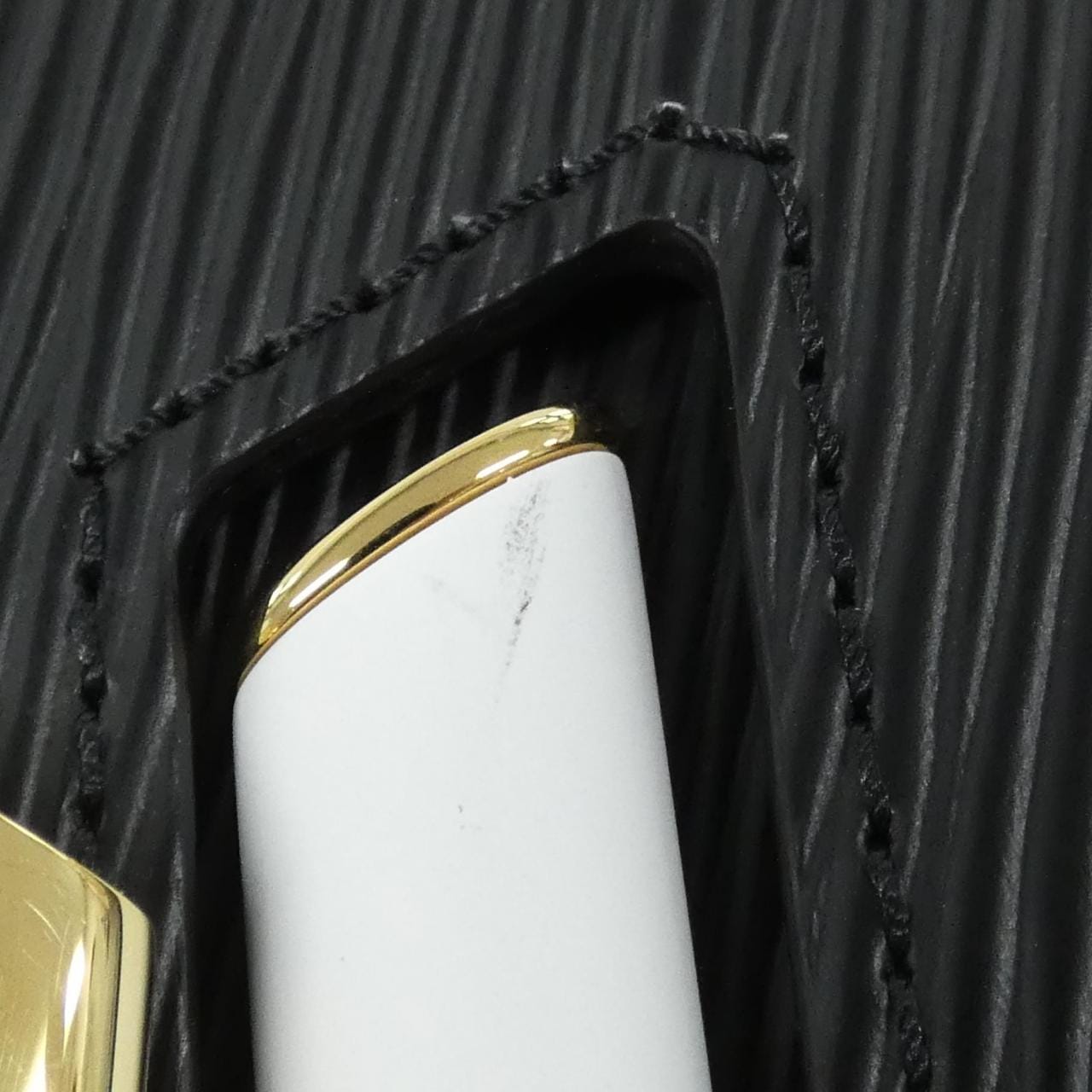 LOUIS VUITTON Twist 肩背包 Epi 4