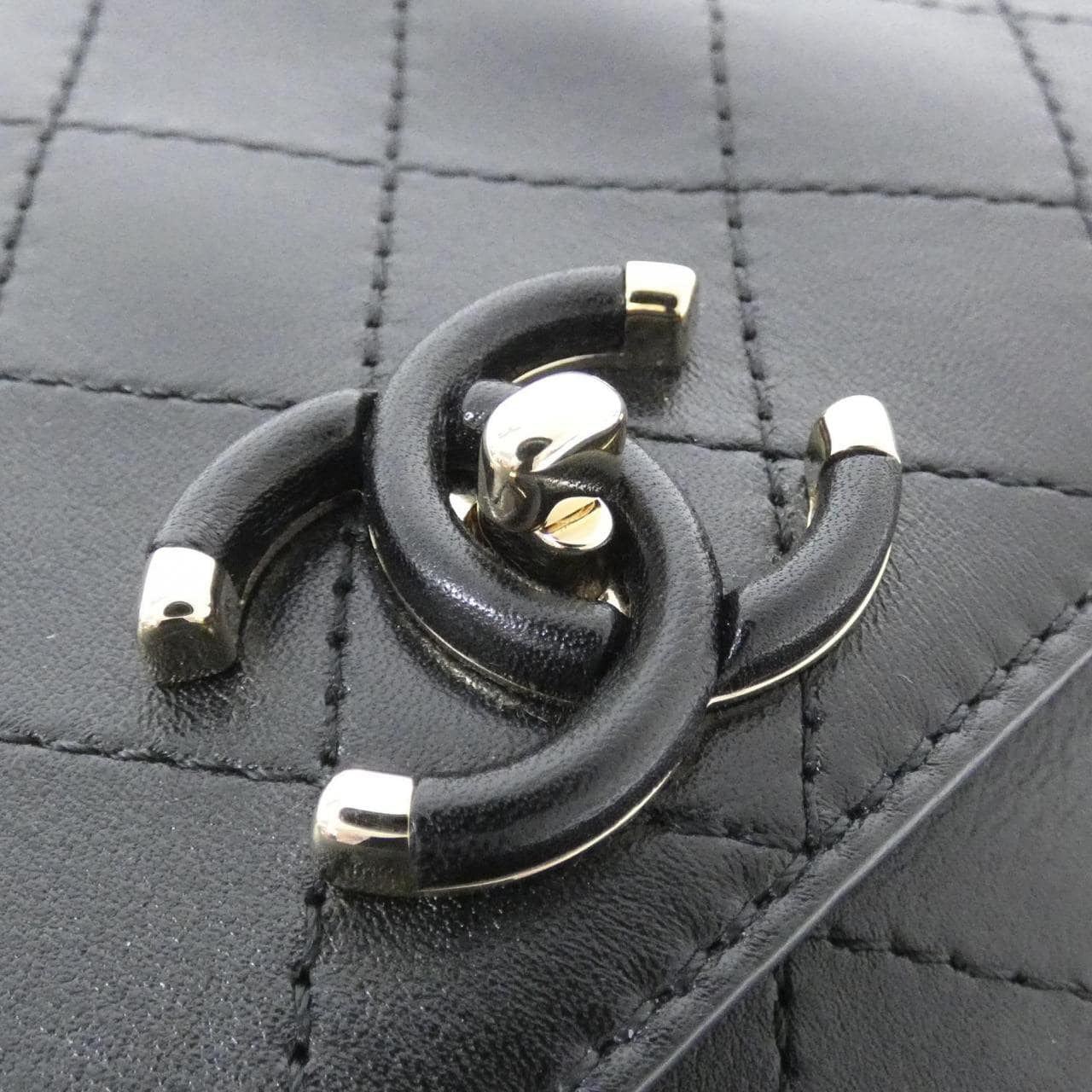 CHANEL AS0532 Shoulder 4