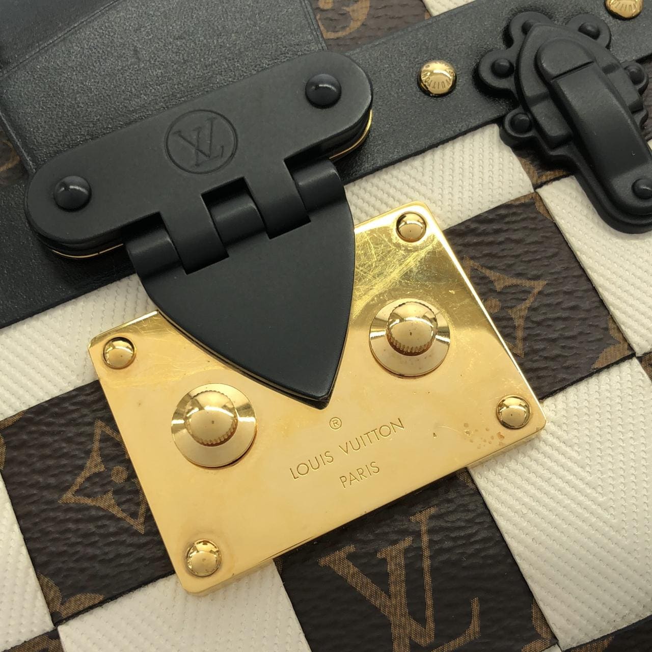 LOUIS VUITTON M53201 肩背包 Monogram 4
