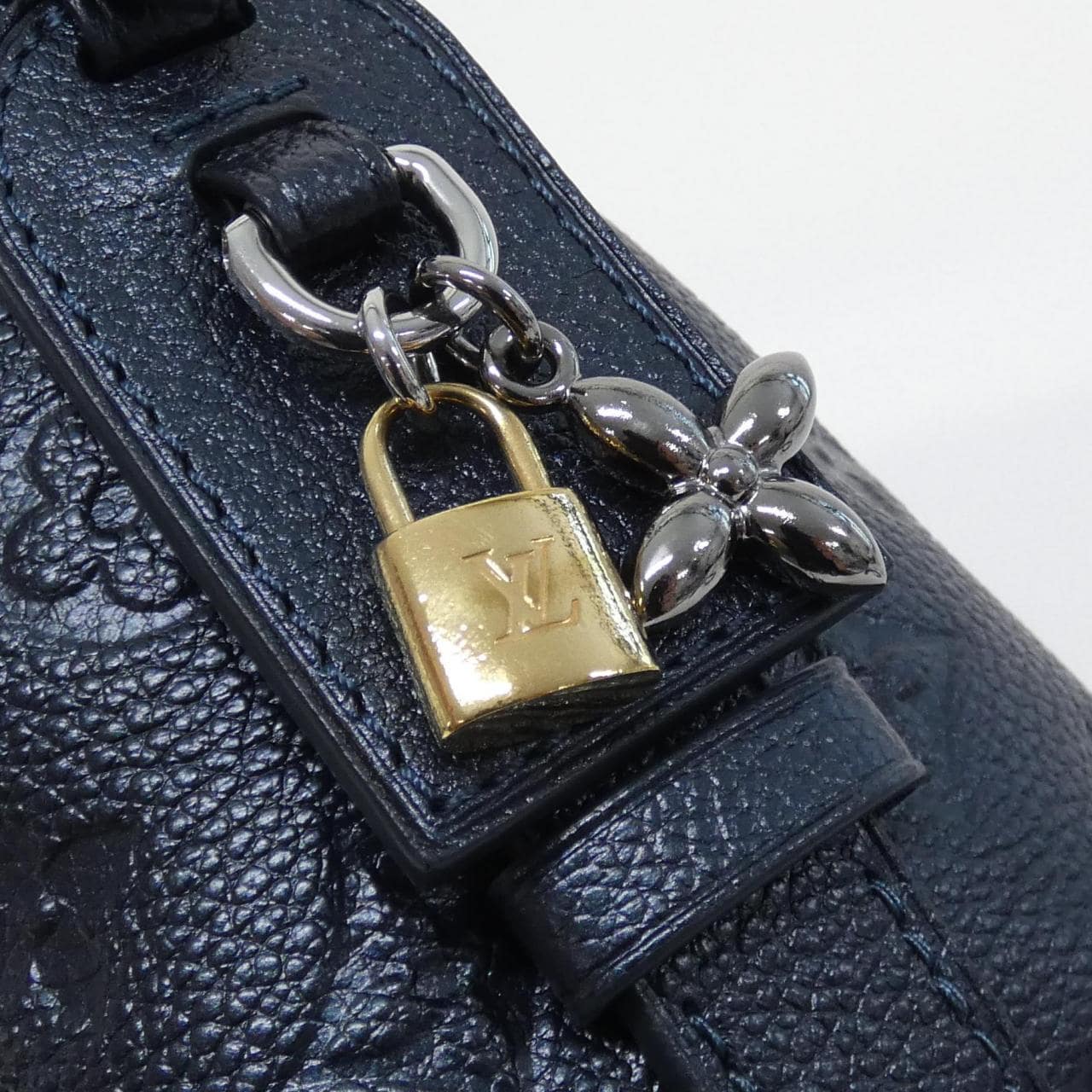 LOUIS VUITTON M26430 Handbag Monogram 5