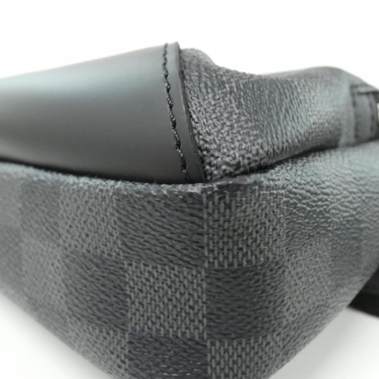 LOUIS VUITTON Avenue N41719 Shoulder Damier 3