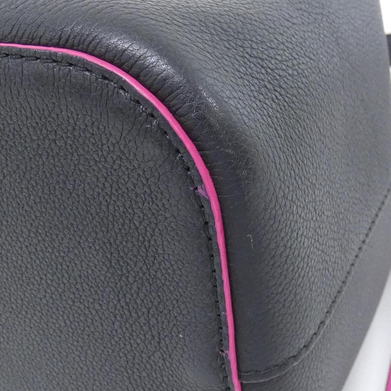 LOUIS VUITTON M54677 肩背包 3