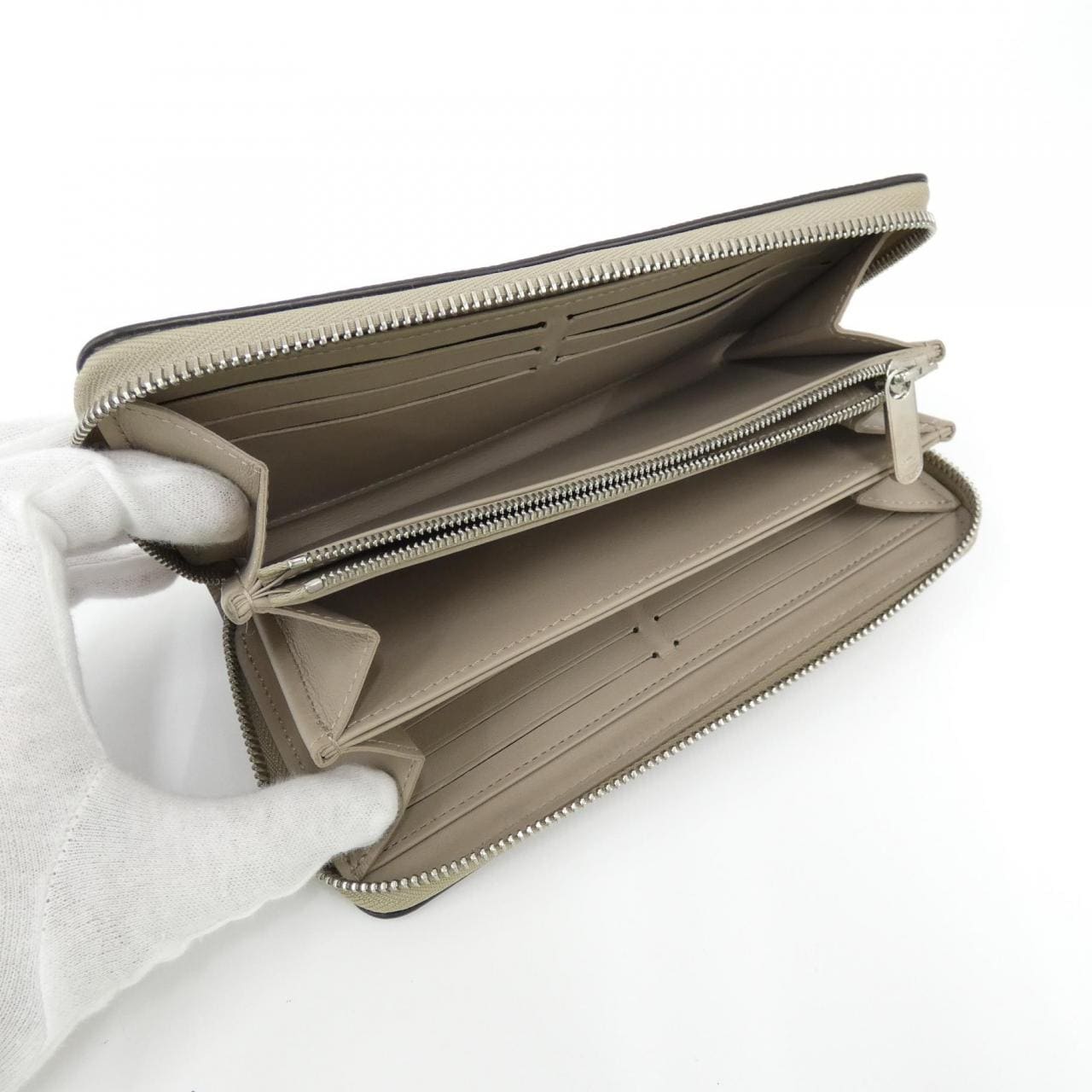 LOUIS VUITTON Mahina M69821 Wallet 3