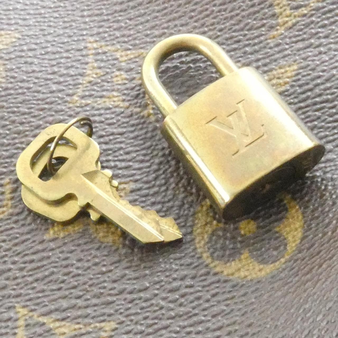 LOUIS VUITTON Lockit M40102 Handbag Monogram 3
