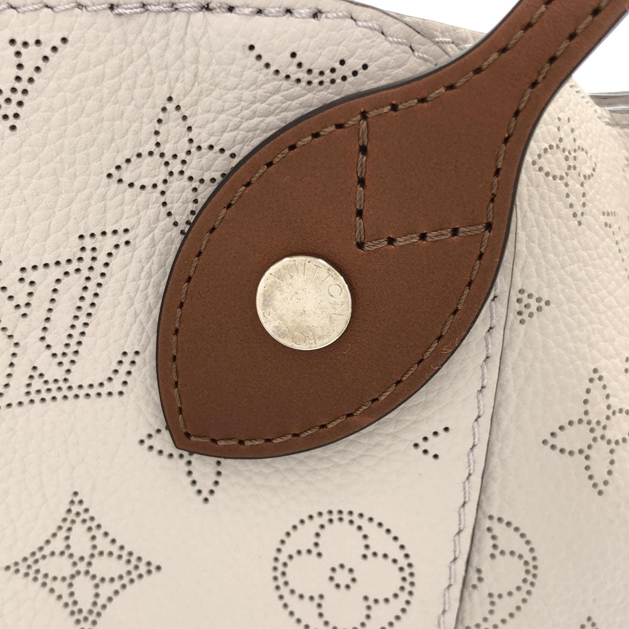 LOUIS VUITTON Mahina M51950 手提包 4