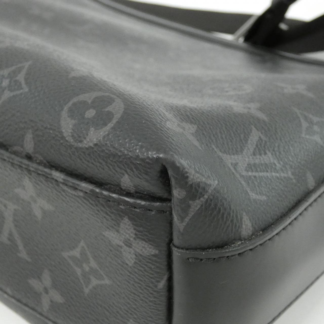 LOUIS VUITTON Eclipse M44223 Shoulder Monogram 3