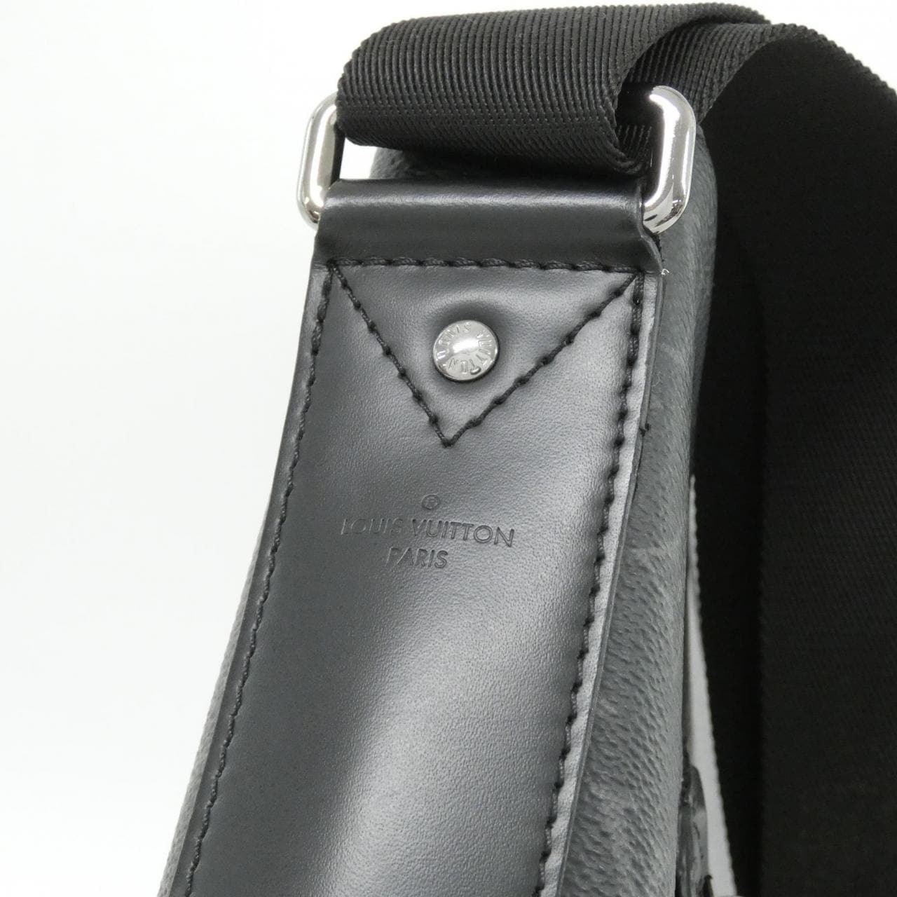 LOUIS VUITTON Eclipse M44223 Shoulder Monogram 4