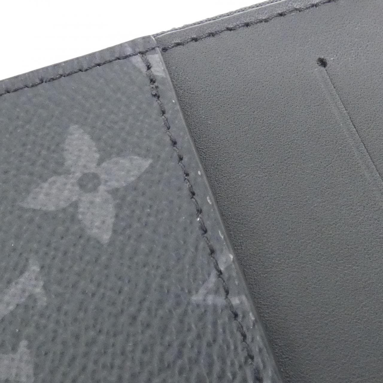 LOUIS VUITTON Eclipse M80556 Card Holder Monogram 5