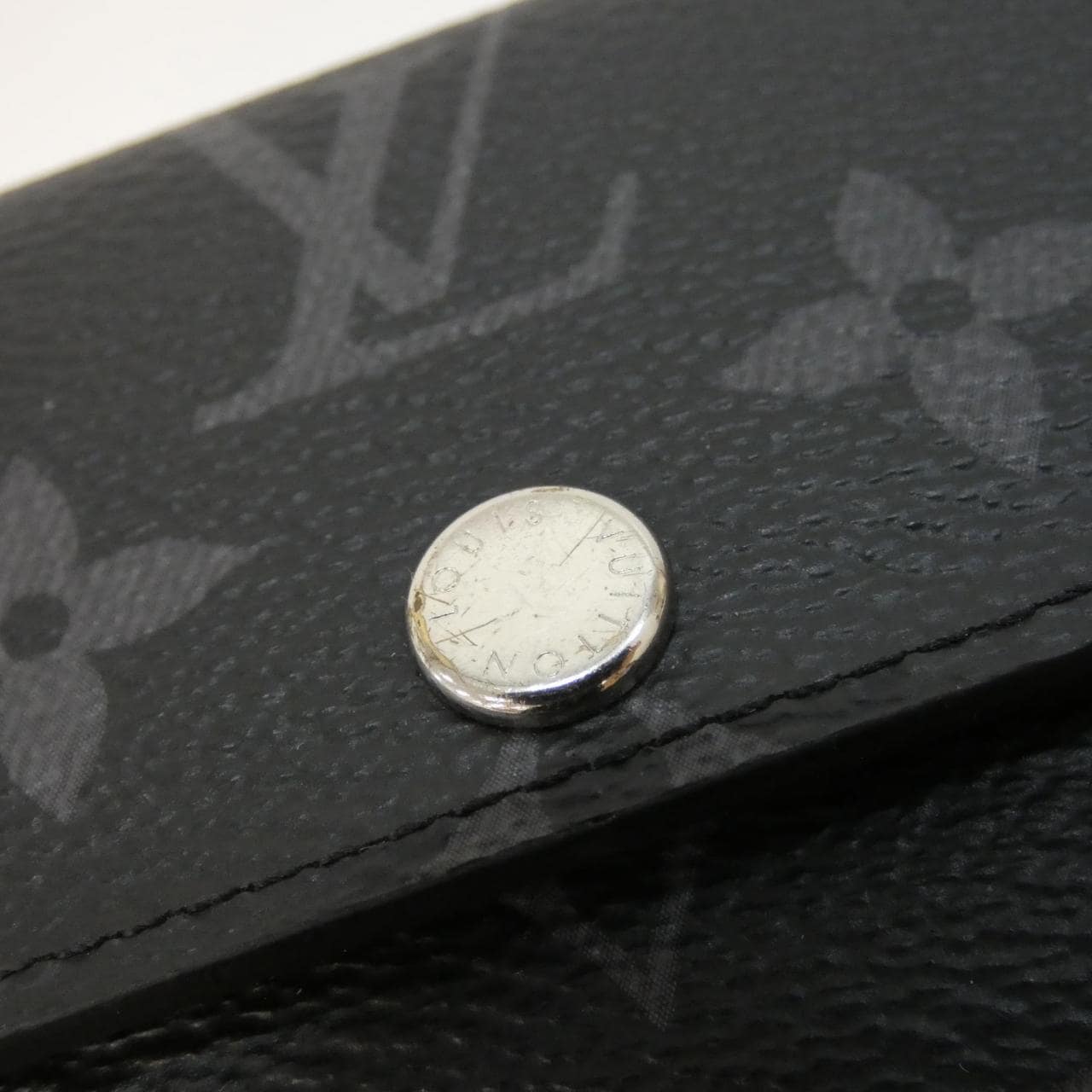 LOUIS VUITTON Eclipse M82603 Key Case Monogram 3