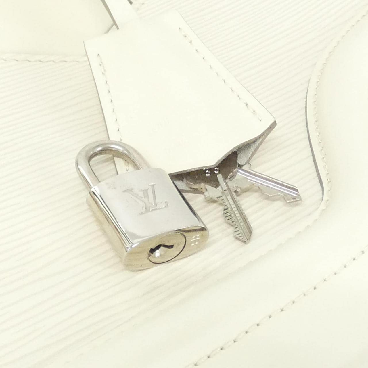 LOUIS VUITTON Montaigne M5931J 手提包 Epi 5
