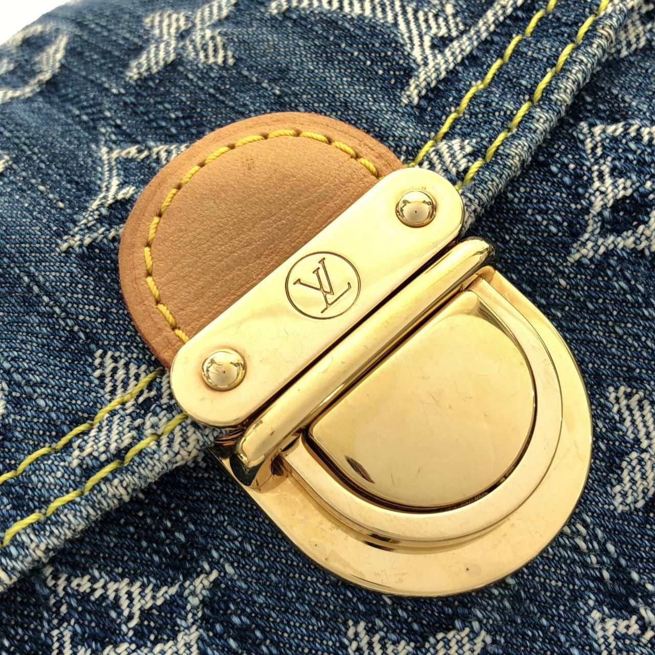 LOUIS VUITTON M95050 肩背包 Monogram 4