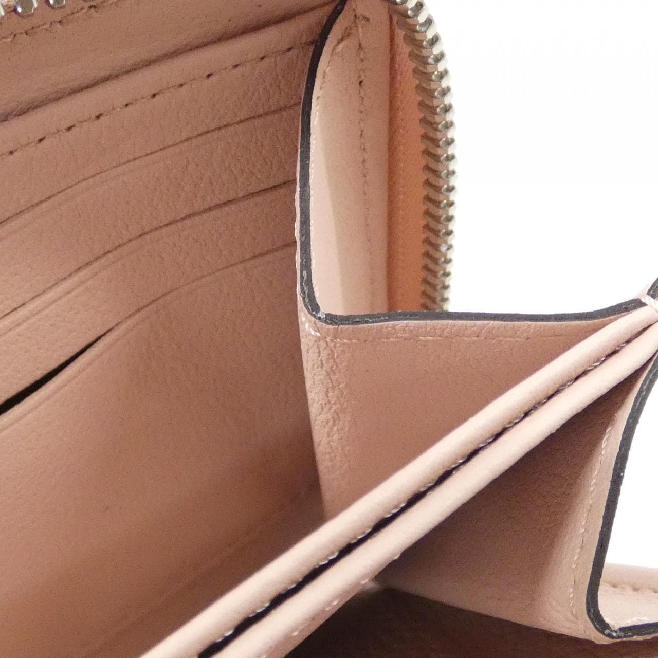LOUIS VUITTON Mahina M61868 Wallet 5