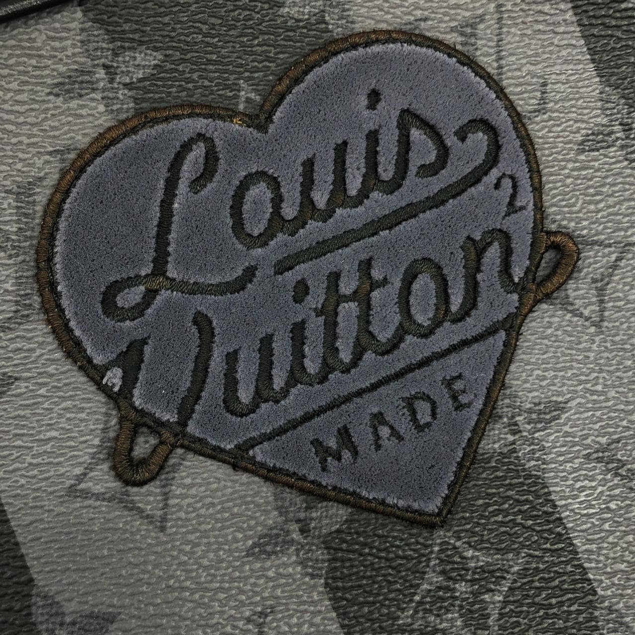 LOUIS VUITTON Eclipse M59338 肩背包 Monogram 4