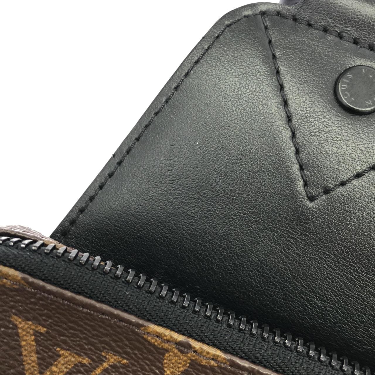 LOUIS VUITTON Avenue M45897 Shoulder Monogram 5