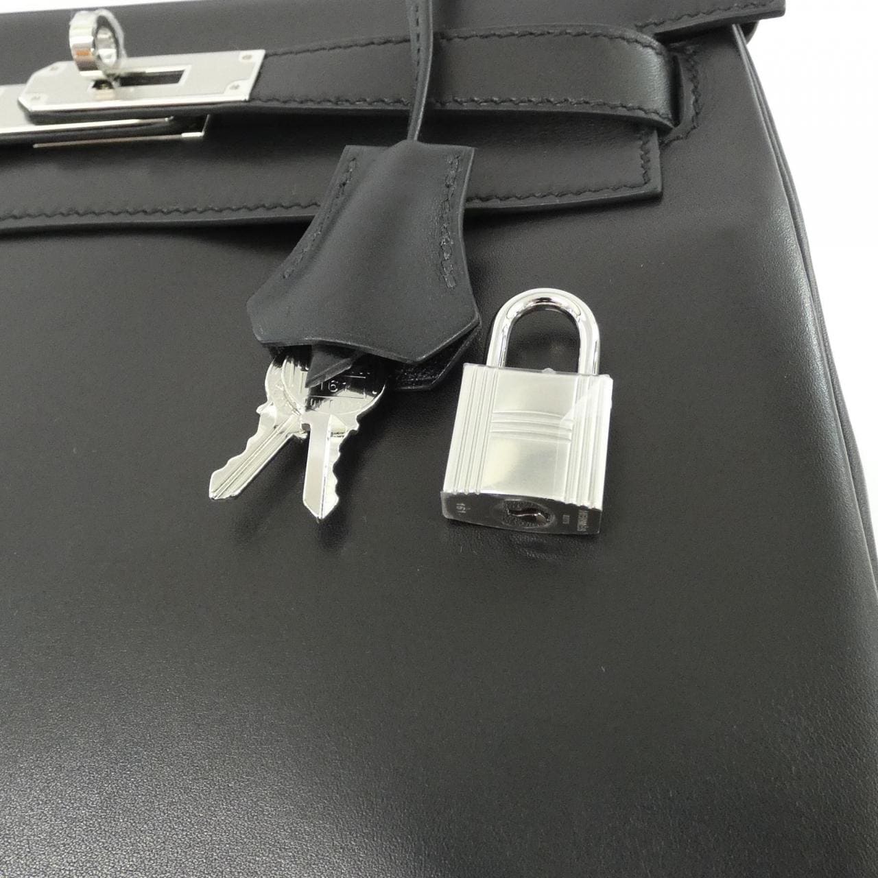 HERMES Kelly Handbag 4