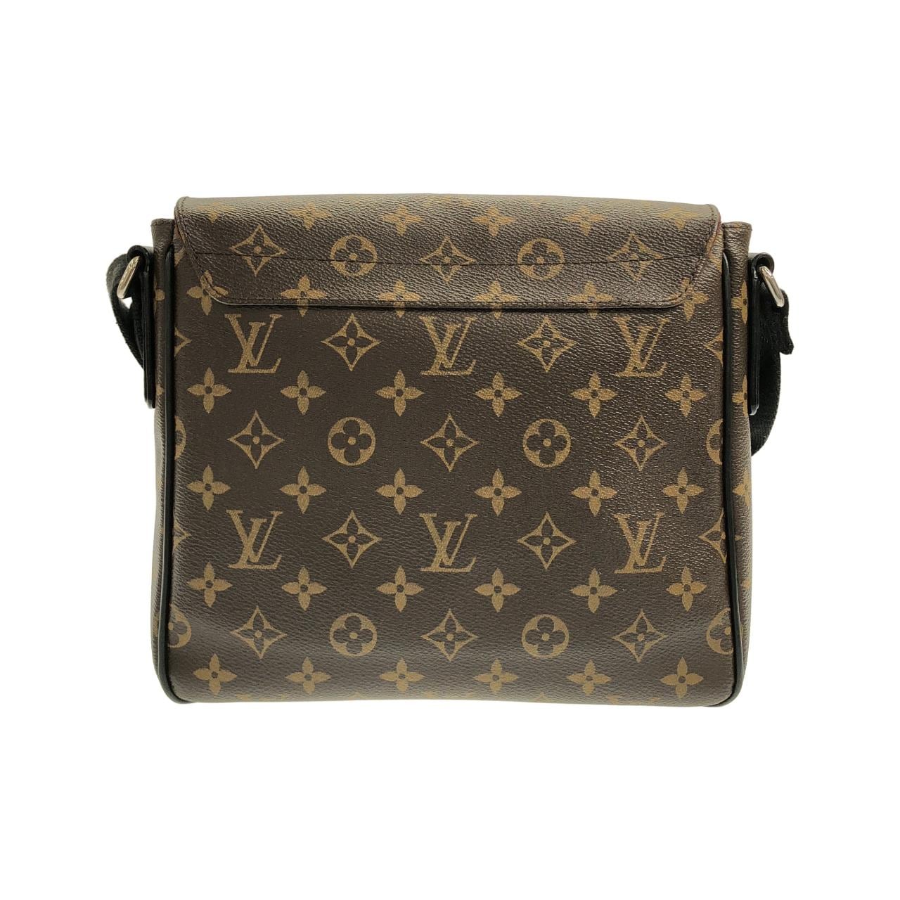 LOUIS VUITTON District M40935 Shoulder Monogram 2