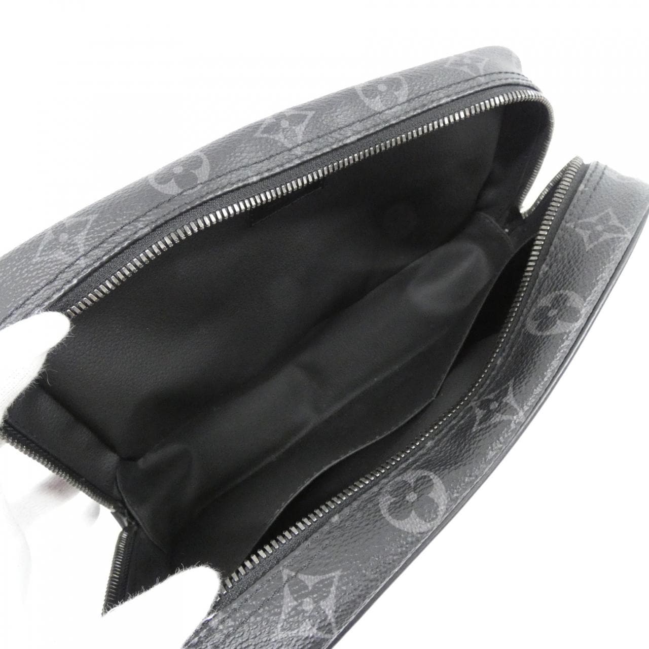 LOUIS VUITTON Eclipse M43383 Pouch Monogram 4