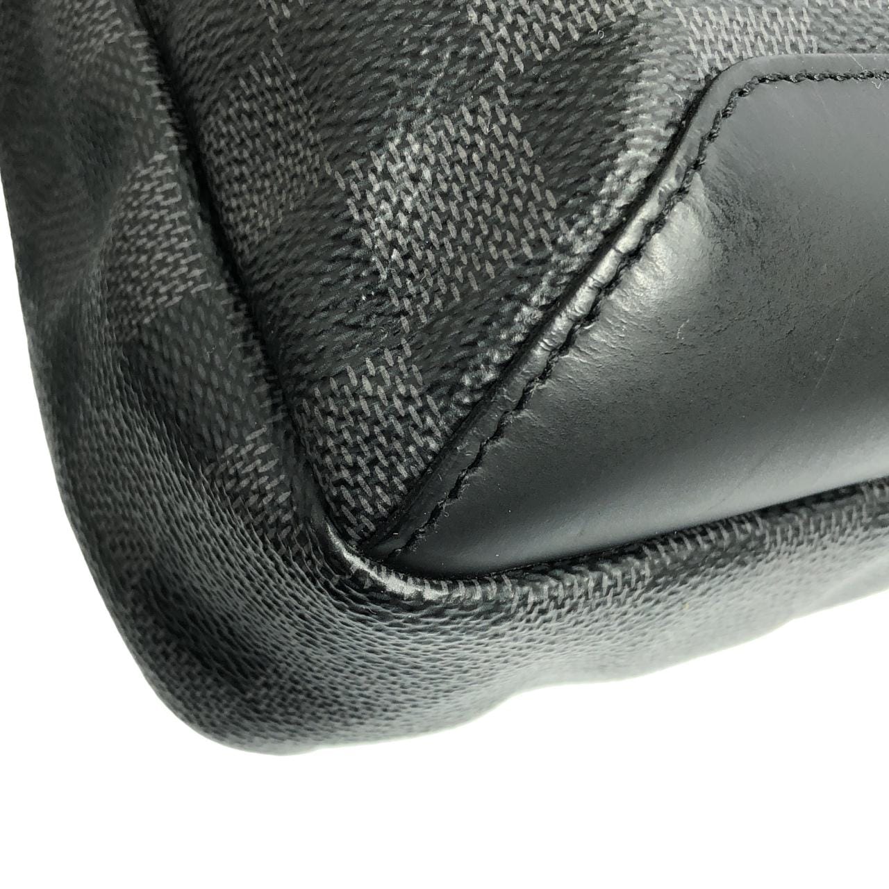 LOUIS VUITTON Avenue N41719 Shoulder Damier 3