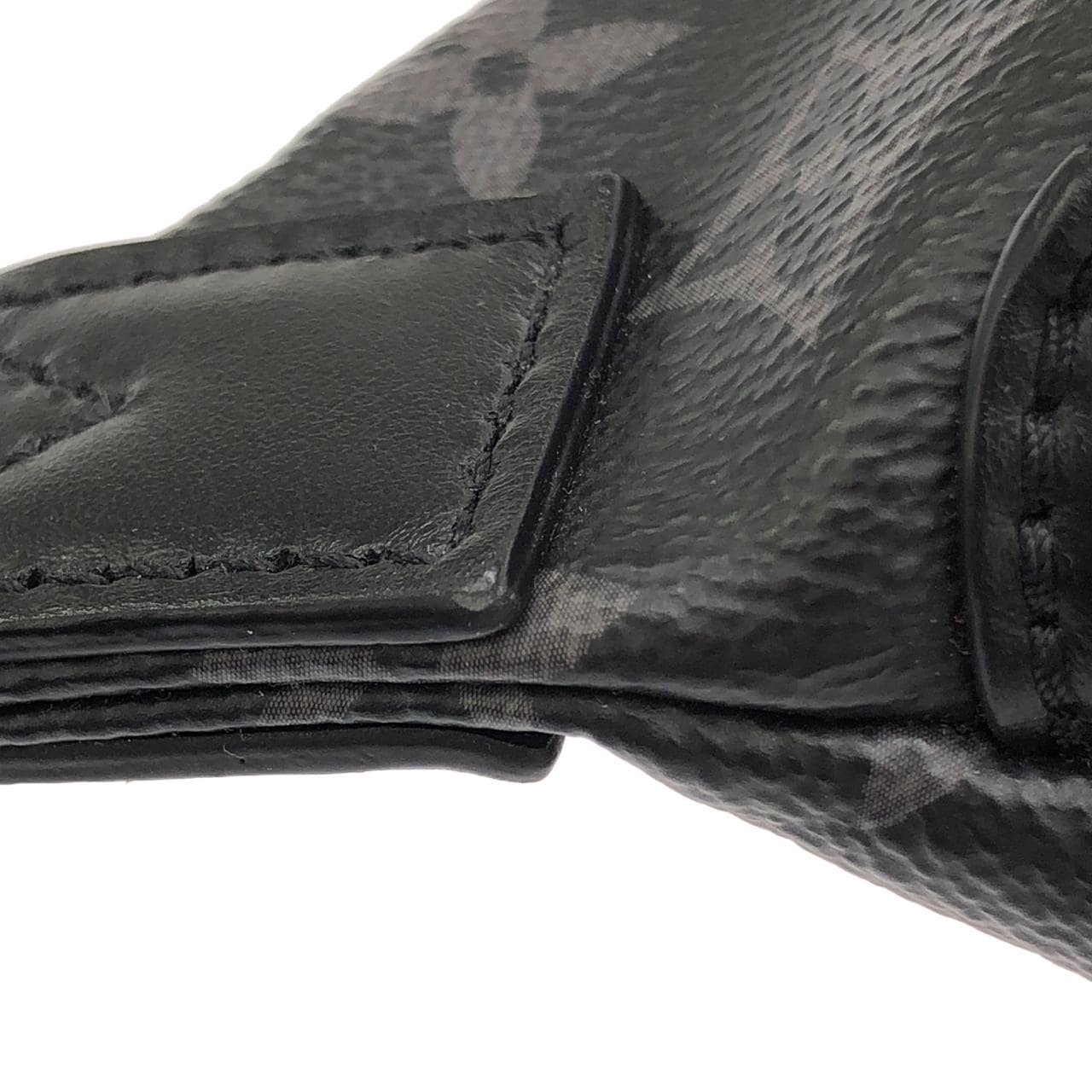 LOUIS VUITTON Discovery M46035 Shoulder Monogram 5