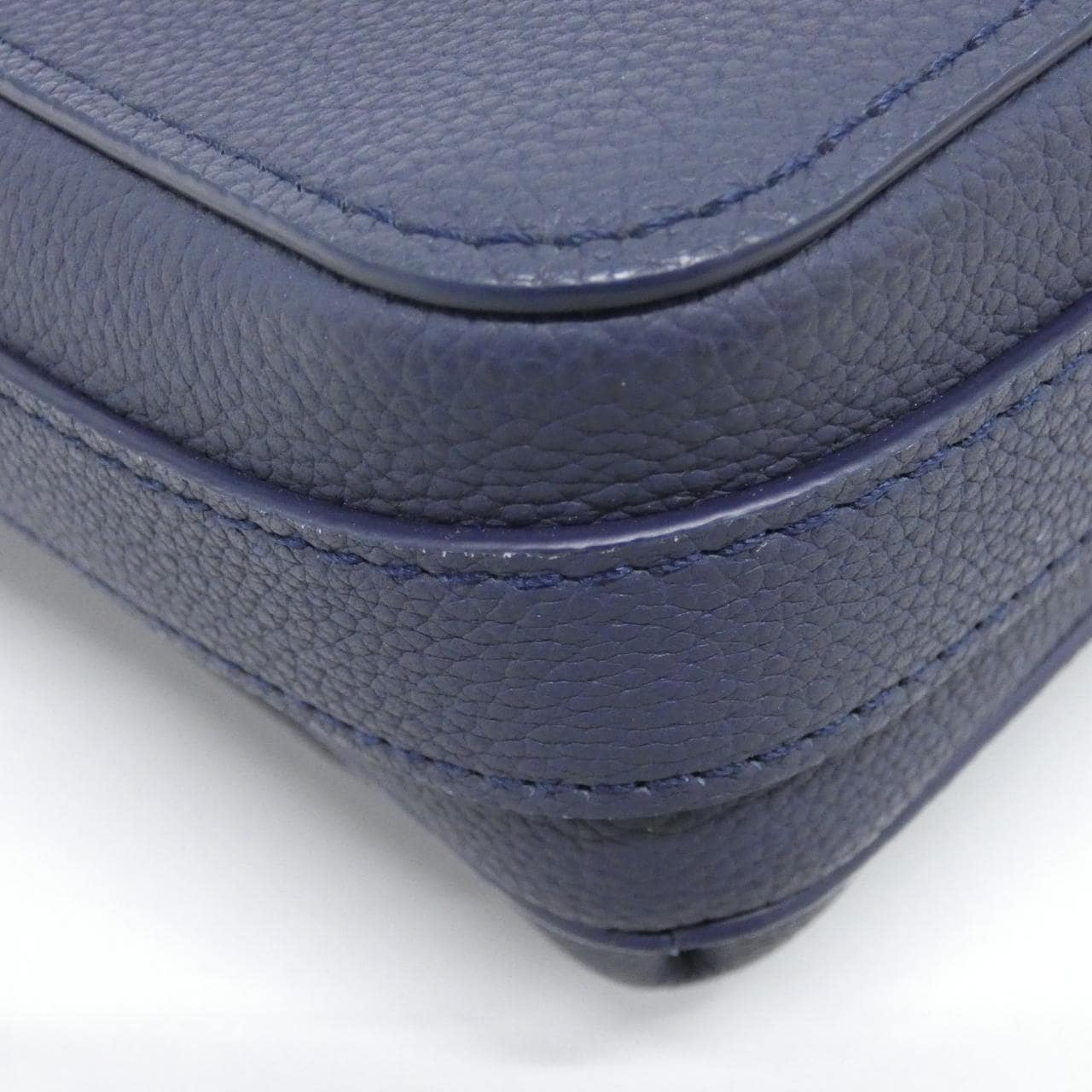 LOUIS VUITTON M15260 肩背包 羊皮 3