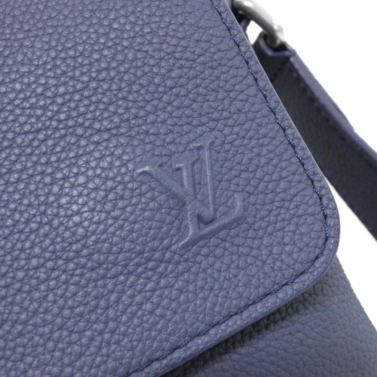 LOUIS VUITTON M15260 肩背包 羊皮 5
