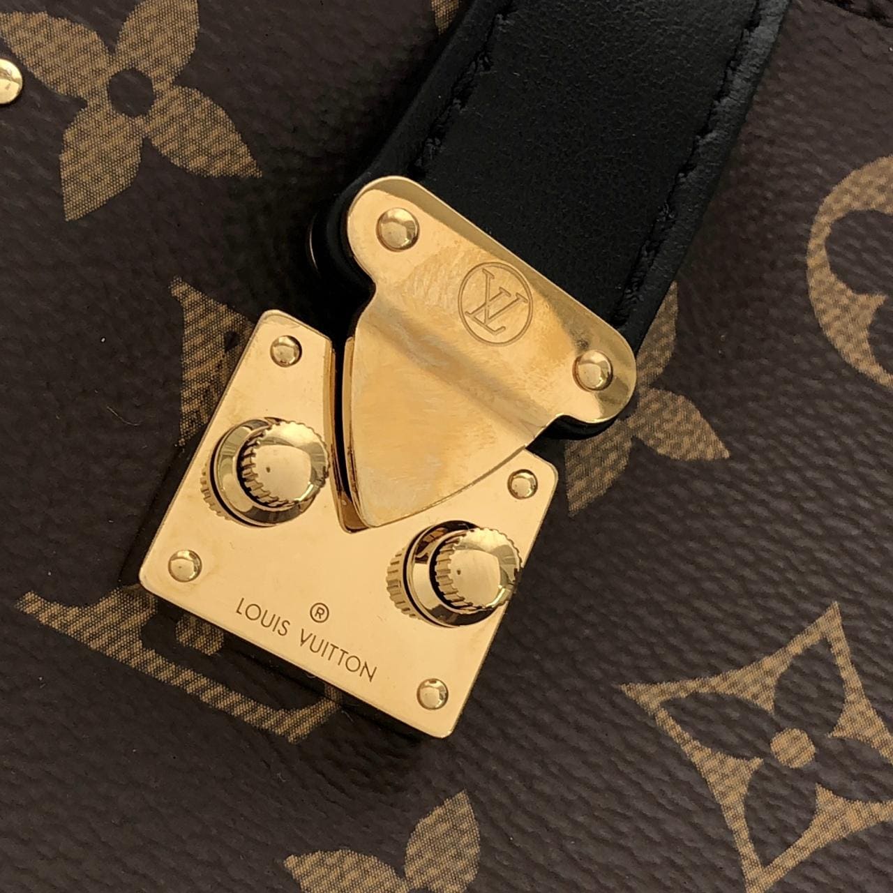 LOUIS VUITTON M13147 Shoulder Monogram 4