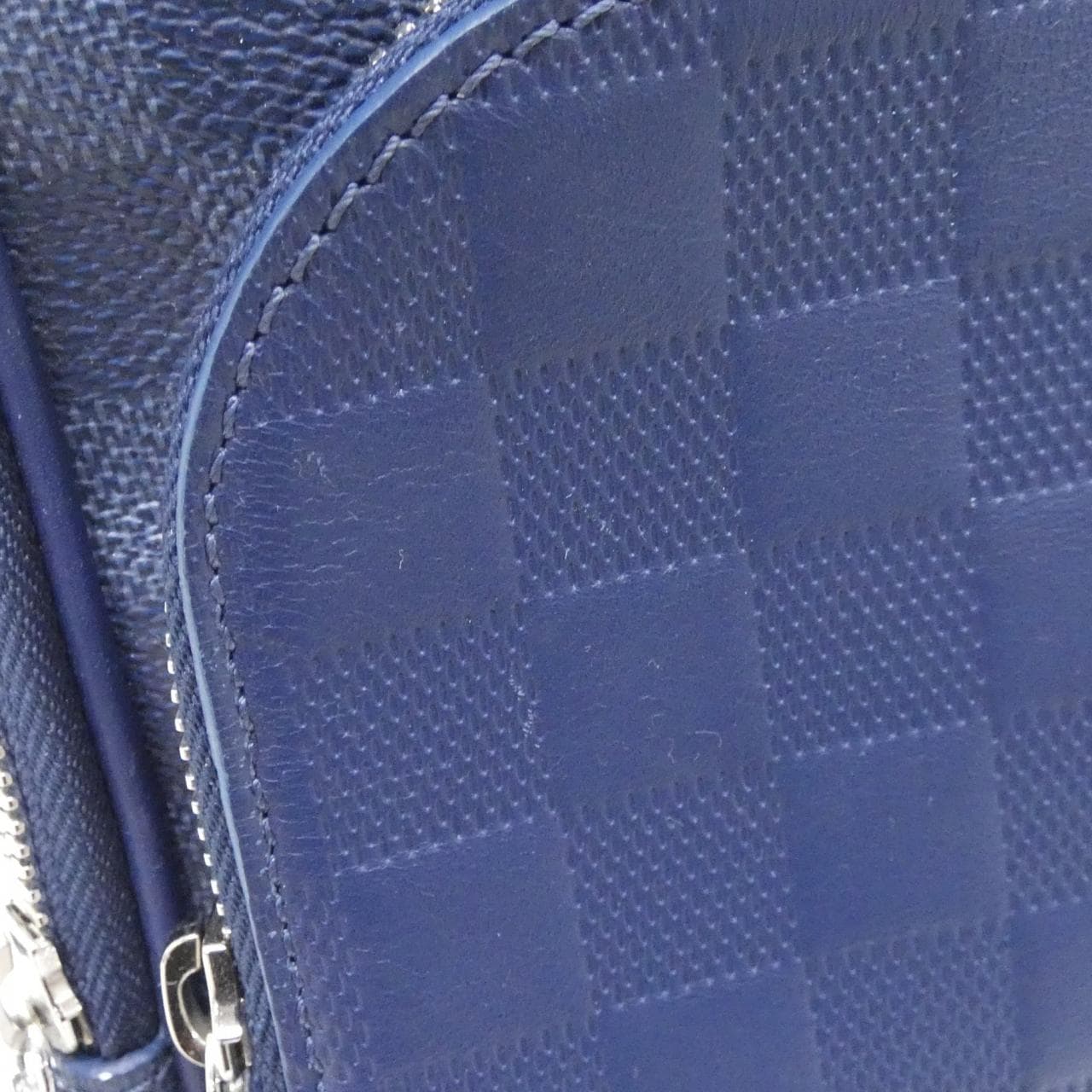 LOUIS VUITTON Avenue N40439 Shoulder Damier 4