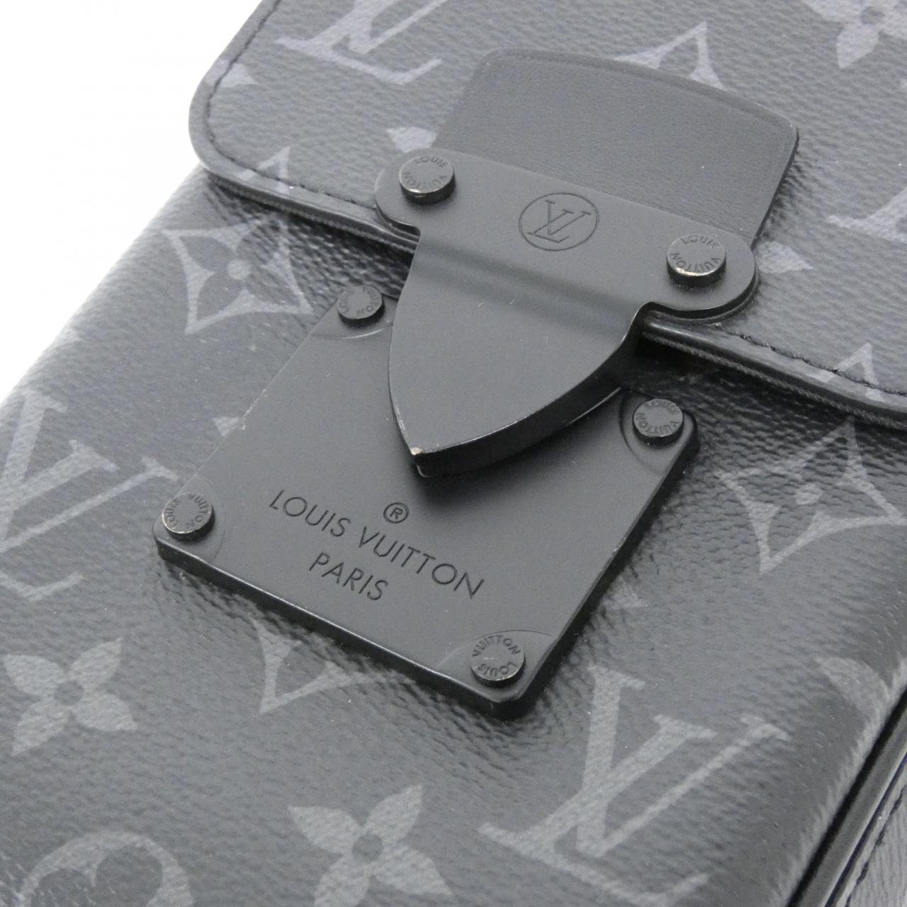 LOUIS VUITTON Eclipse M82252 肩背包 Monogram 4