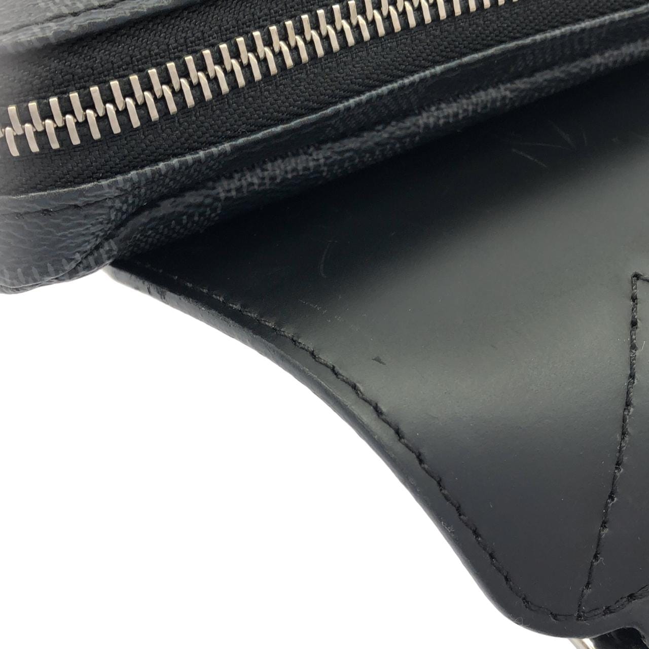 LOUIS VUITTON Avenue N41056 Shoulder Damier 5