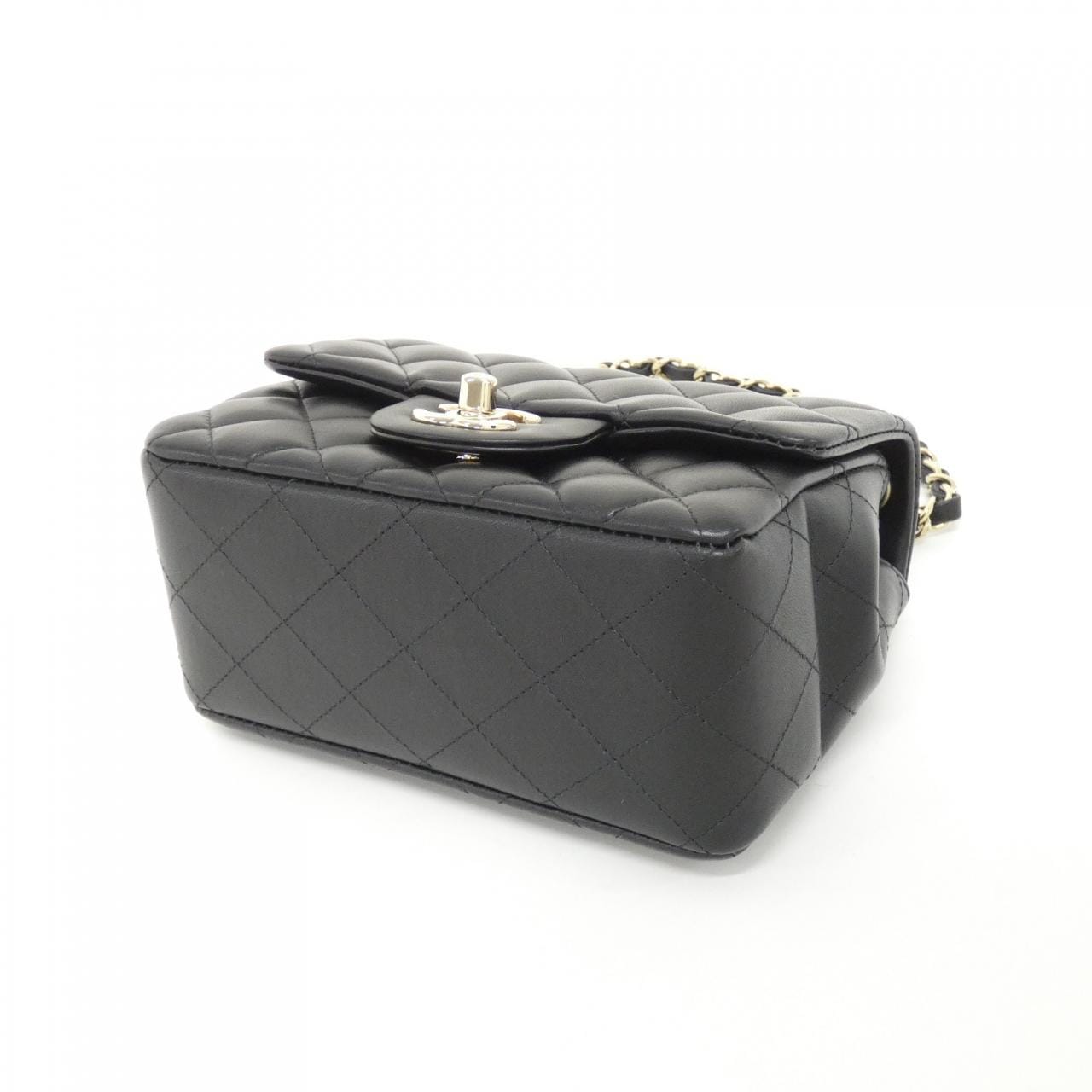 CHANEL Matelasse 35200 Shoulder Lambskin 3