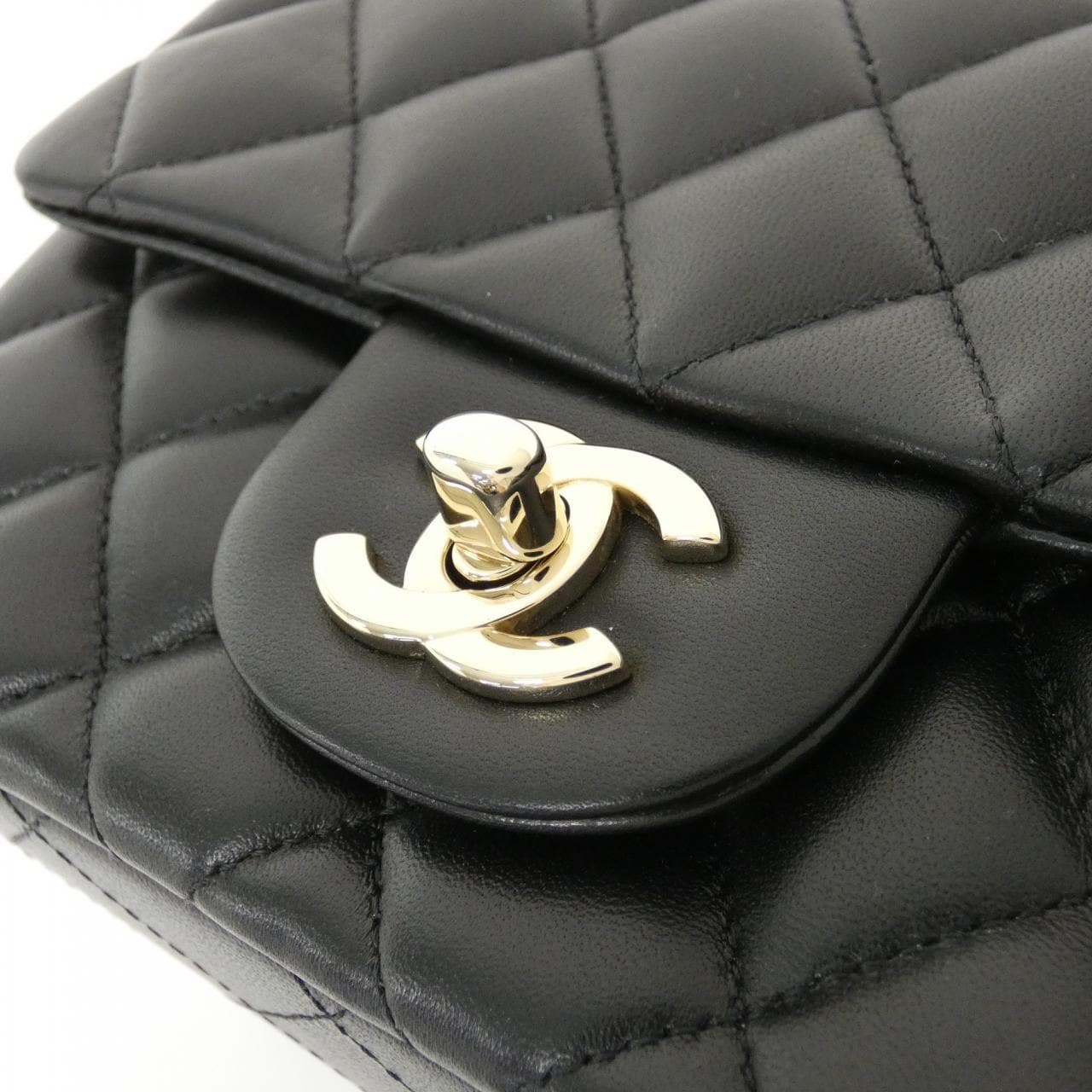 CHANEL Matelasse 35200 Shoulder Lambskin 4