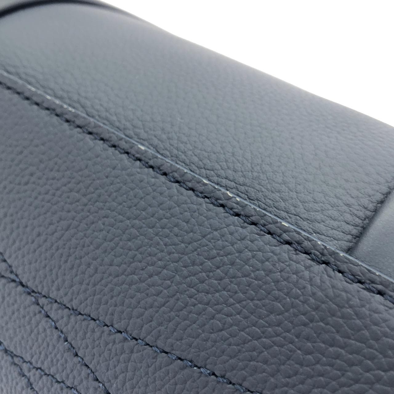 LOUIS VUITTON M21542 Tote Lambskin 3